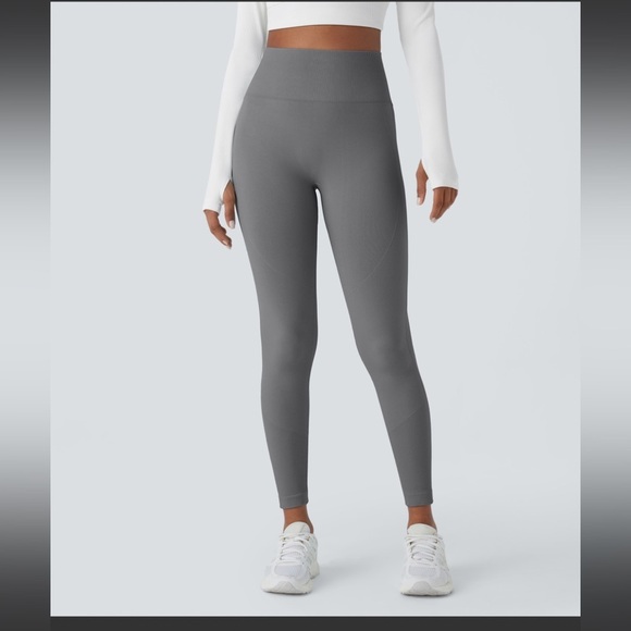 Seamless Flow High Waisted Tummy Control
Butt Lifting Yoga Leggings - Picture 3 of 5